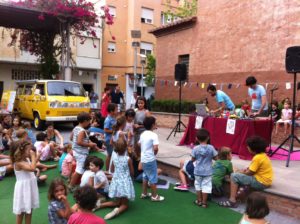 actuación toyselektor en pl. constitución